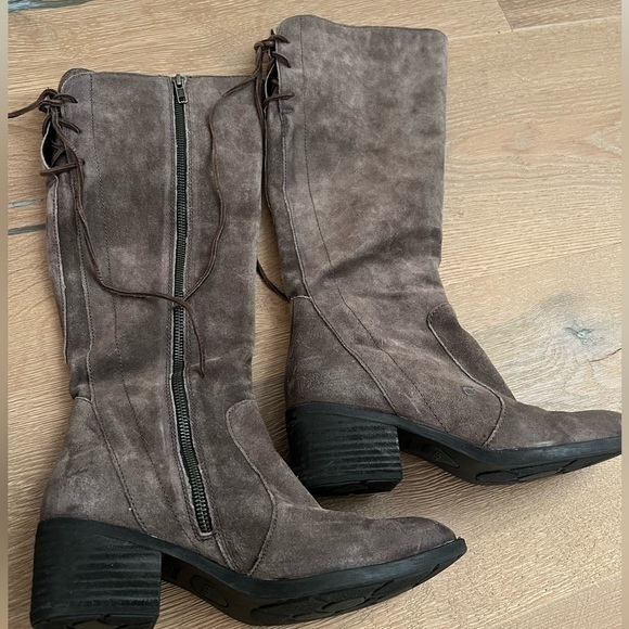 Born Shoes - Women’s distressed suede Born taupe boots size 9